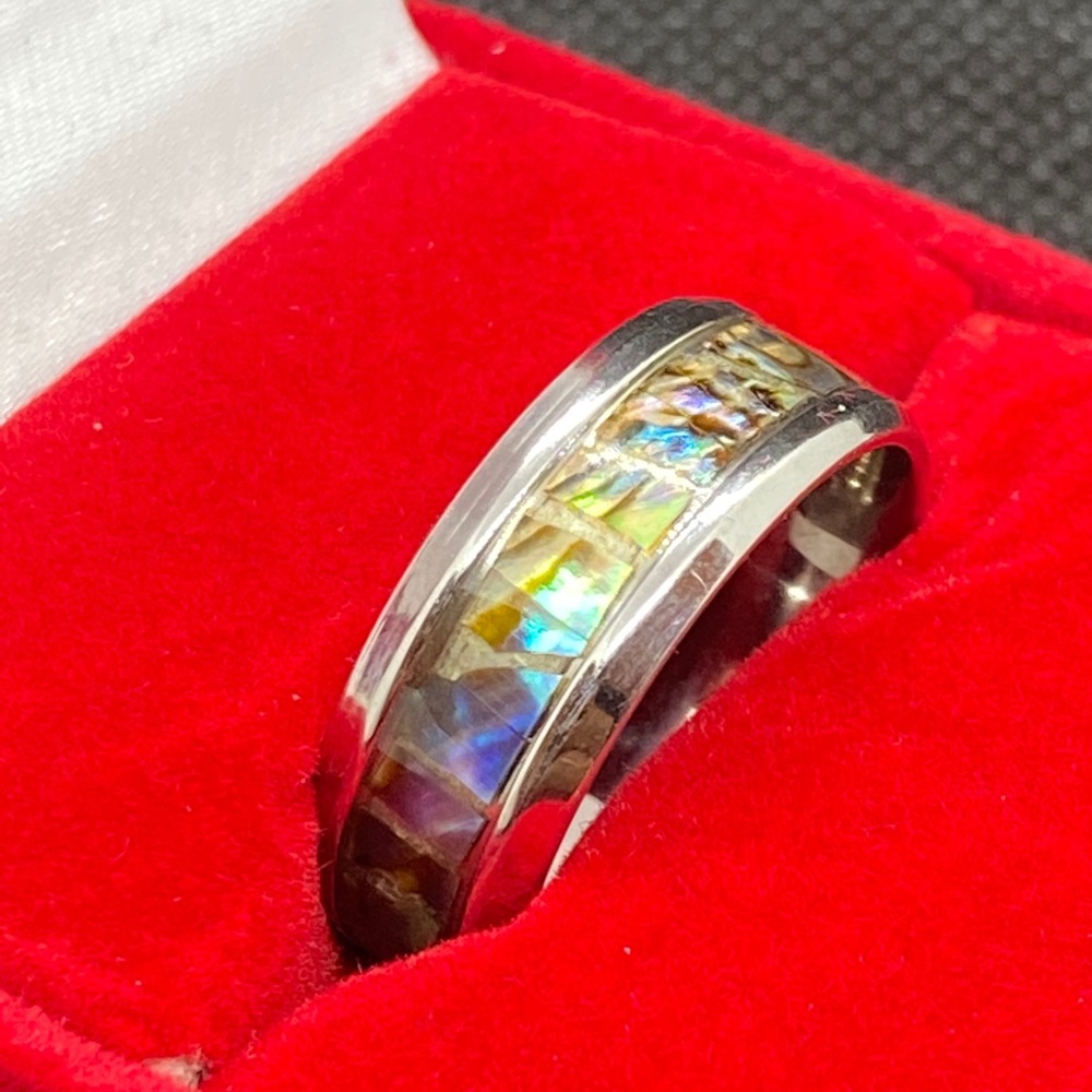 Ring - Picture 3 of 4